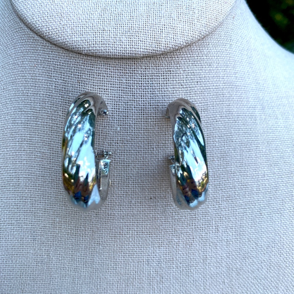 Silver hoop/oval earrings